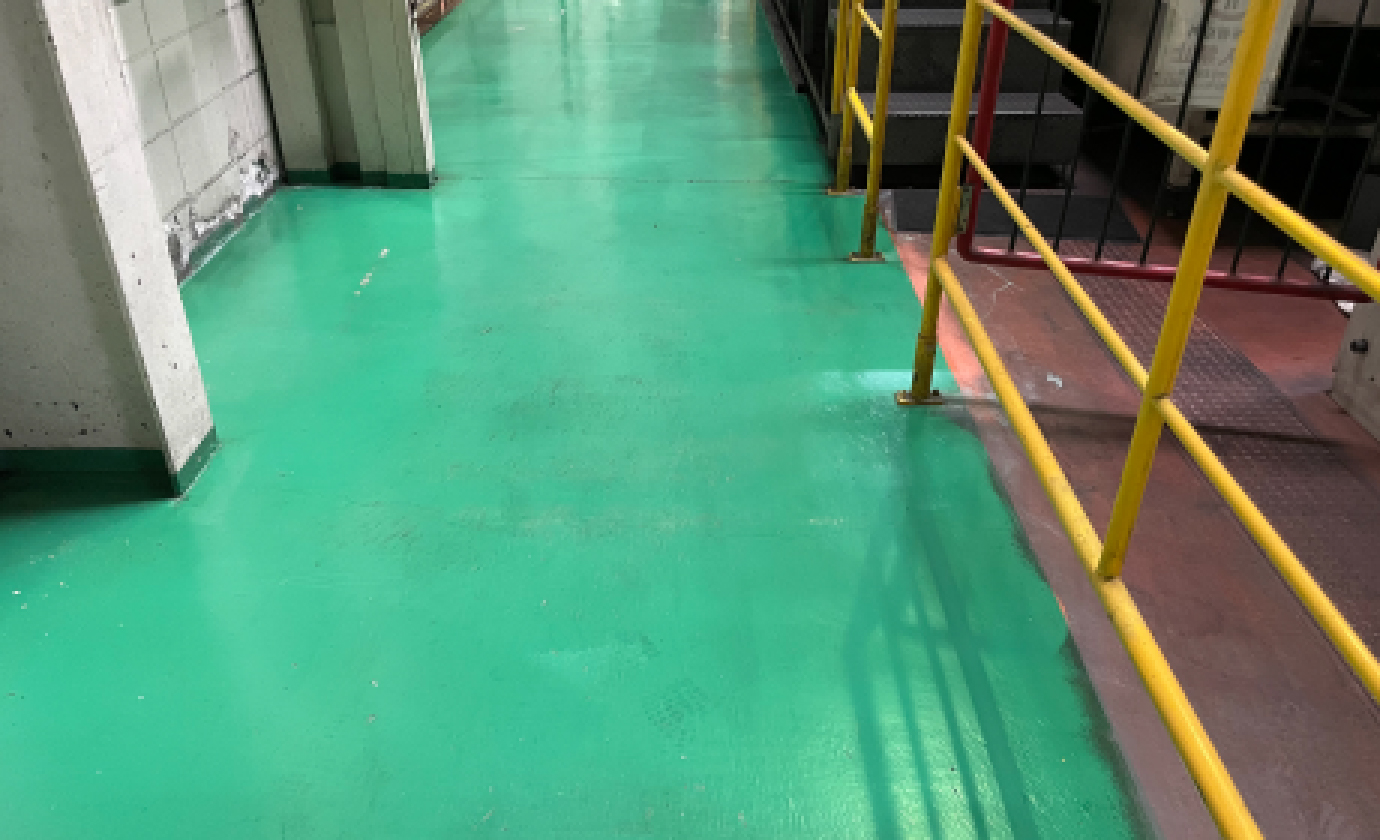 工場内強汚れ床洗浄